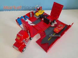 MCQUEEN TRAINING CENTRE + CAKE TOPPERS