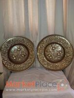 Δύο παλαιούς διακοσμητικούς μπρούτζινους δίσκους,38cm διάμετρος.