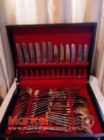 Παλαιά μπρούτζινα σερβίτσια με ξύλινο χέρι  με το κουτί τούς.44 κομμάτ