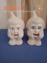 Δύο παλιάτσους πορσελάνης.