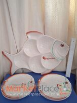 Σετ από μεγάλη πιατέλα σερβιρίσματος για ψάρι μαζί με τα 6 πιάτα.