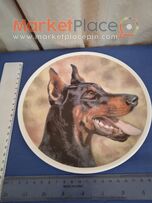 Διακοσμητικό πιάτο πορσελάνης με ντόπερμαν.