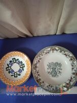 Δύο παλαιά πιάτα σουβατσας.