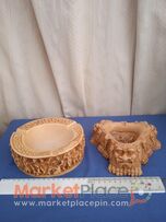 Δύο παλαιά τασάκια από ρεζιν.