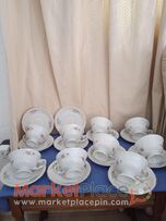 9 παλαιά σερβίτσια πορσελάνης τσαγιού.