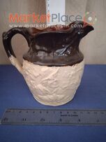 Παλαιά μέτρια κανάτα πορσελάνης.