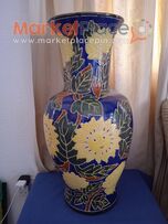 Μεγάλο κεραμικό βάζο.