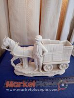 Δύο παλαιές γερμανικές άμαξες πορσελάνης.