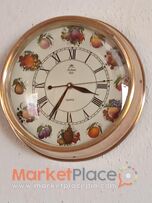 Μπρούτζινο ρολόι μπαταρίας τοίχου με πορσελάνη εσωτερικά .