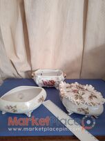 3 παλαιές φοντανιερες στης δύο λείπει το καπάκι.