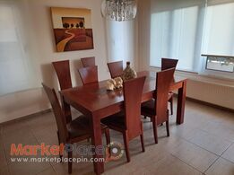 τραπεζαρία με 8 καρέκλες