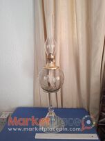 Γυάλινη λάμπα πετρελαίου με σκαλίσματα θαλάσσιων ειδών.