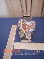 Σπάνιο μικρό βάζο πορσελάνης.