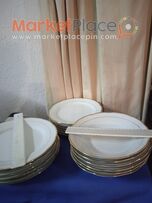 18 πιάτα πορσελάνης.