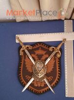 Παλαιό διακοσμητικό τοίχου με δικέφαλο αετό.