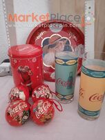 Διάφορα συλλεκτικά τής κόκα κόλα.