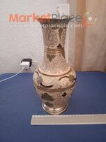 Παλαιό μπρούτζινο βάζο.