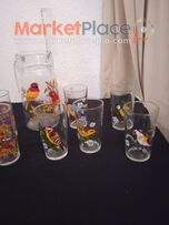 Παλαιά κανάτα με 8 ποτήρια συνδυασμένα.