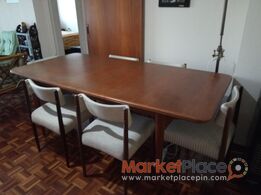 Πωλείται Τραπέζι μέ 8 καρέκλες τραπεζαρίας