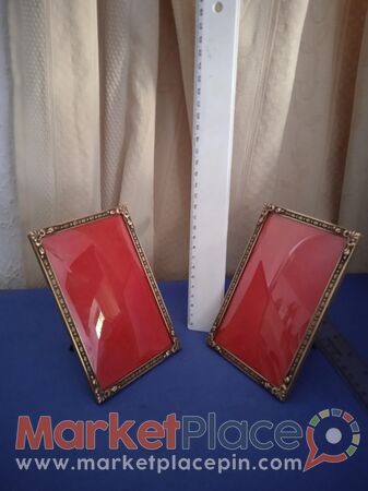 Δύο παλαιές μπρούτζινες φωτογράφοθήκες του 1960 με κοίλο γυαλί. - 1.Limassol, Limassol