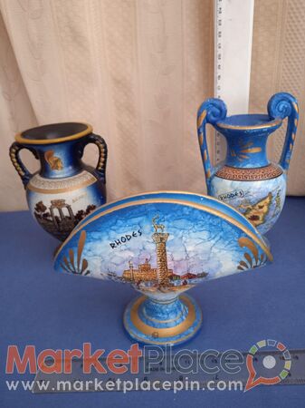 Σετ από δύο ελληνικά κεραμικά βάζα και ένα για χαρτομάντιλα. - 1.Limassol, Limassol