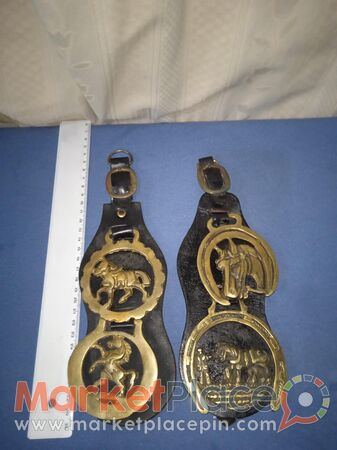 Δύο ιμάντες με 4 μπρούτζινα διακοσμητικά αλόγων. - 1.Limassol, Limassol