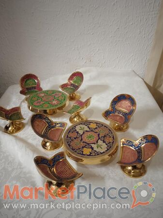 Δύο μικρά μπρούτζινα σέτ τραπεζάκι με καρέκλες. - Mesa Geitonia, Limassol