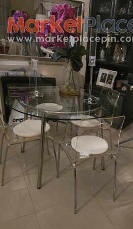 Τραπέζι  γυάλινο στρογγυλό  με 4 καρέκλες και τα καθίσματα του. - Psematismenos, Larnaca